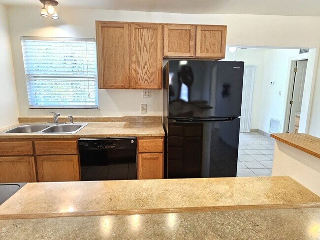 Building Photo - Annual Unfurnished 3 Bedroom 2 Bathroom Home in Nokomis!