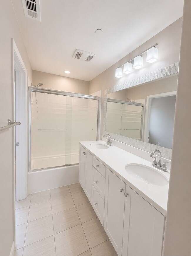 Building Photo - 2308 Navigation Cir