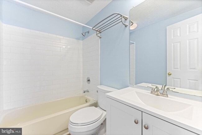 Building Photo - 1246 Seminole Dr