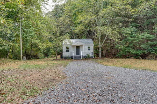 Building Photo - Very Private, Quiet 1BR Cottage on 5 acres...