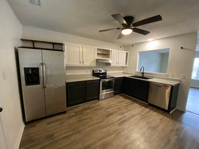 Building Photo - 326 Bracken Pl