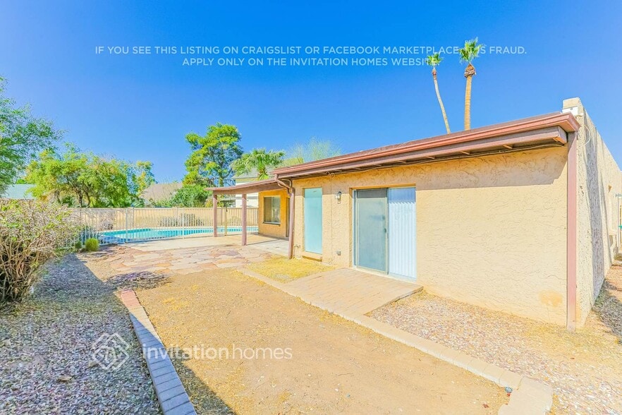 Building Photo - 1565 W Irisado Cir