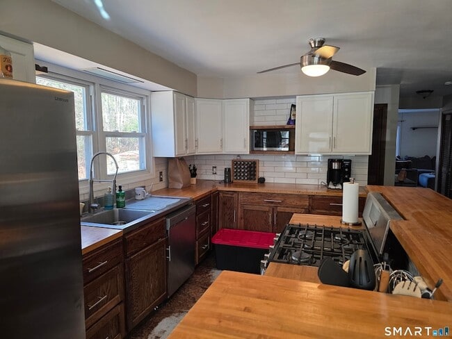 Building Photo - 61 N Shore Rd