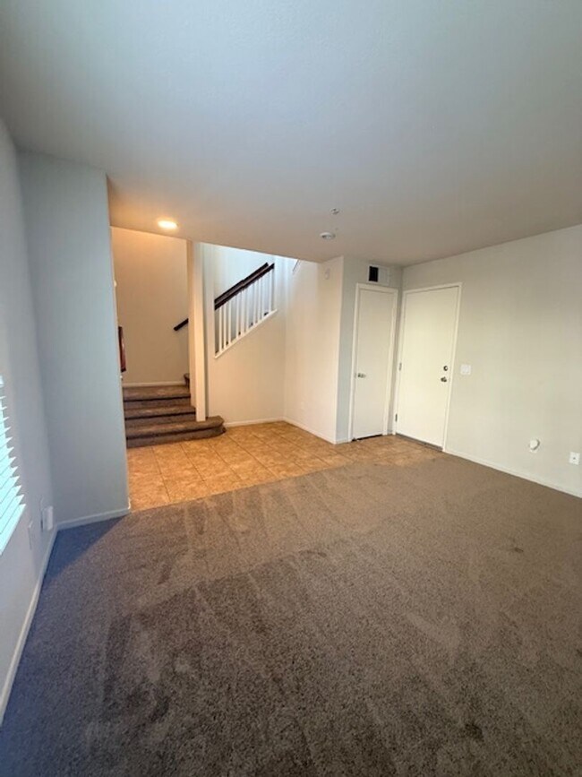 Building Photo - Lovely Otay Ranch townhome