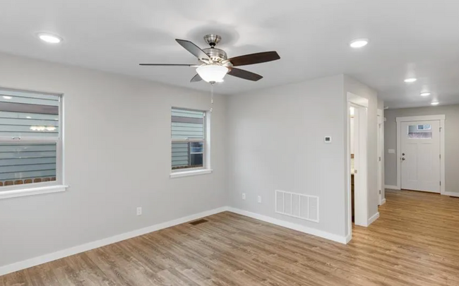 Building Photo - Charming 3-Bedroom Townhouse in the Heart ...