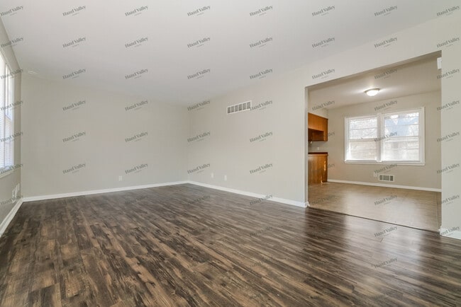 Building Photo - 5507 N Lydia Ave