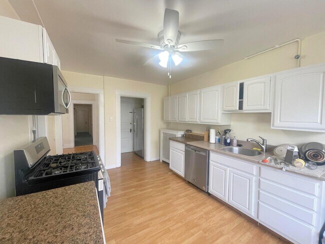 Building Photo - 38 Fairfield St