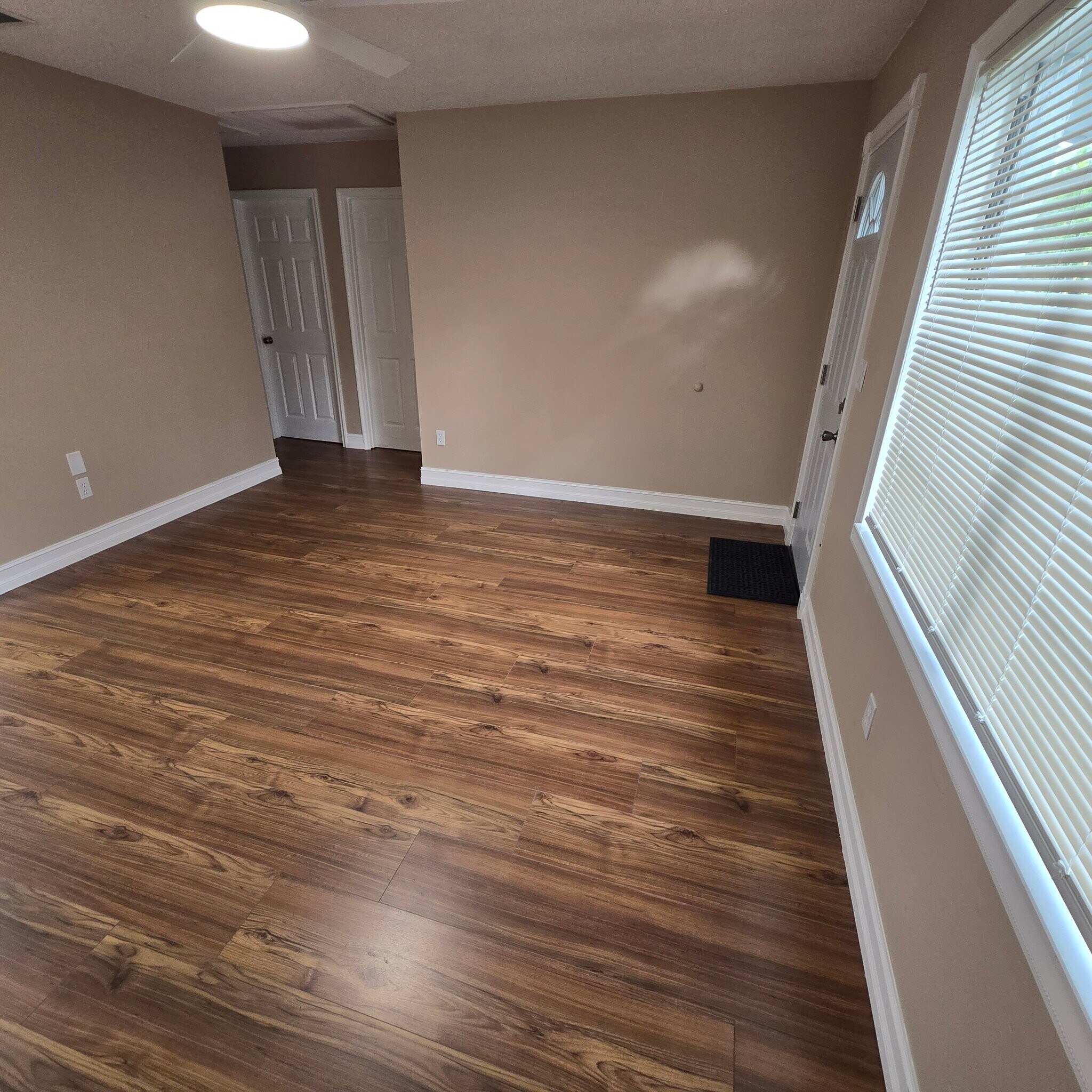 Building Photo - 5935 S Ashlawn Way