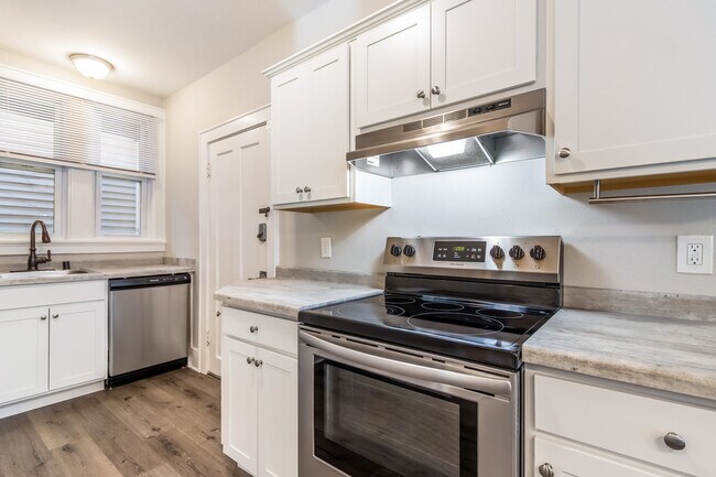 Building Photo - 834 N 70th St