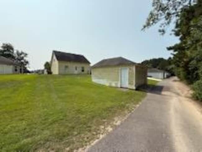 Building Photo - Convenient Southside Bungalo