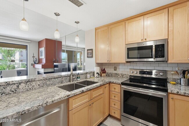 Building Photo - 9708 E Vía Linda