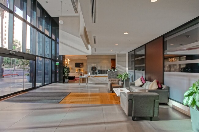 Building Photo - Modern & Spacious, Furnished or Unfurnishe...