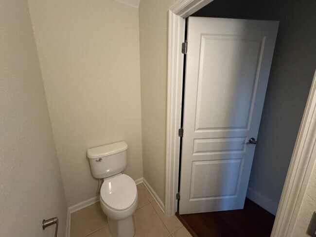Building Photo - Spacious 4 Bedroom Spring Isle Home AVAILA...