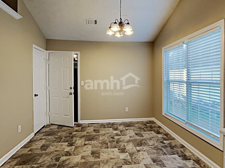 Building Photo - 1545 Maple Pointe Ct