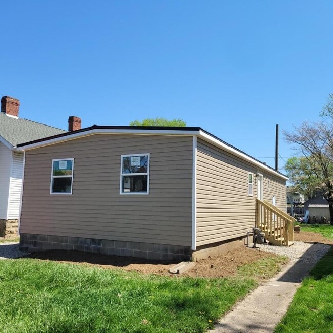 Building Photo - 804 Westbourne Ave