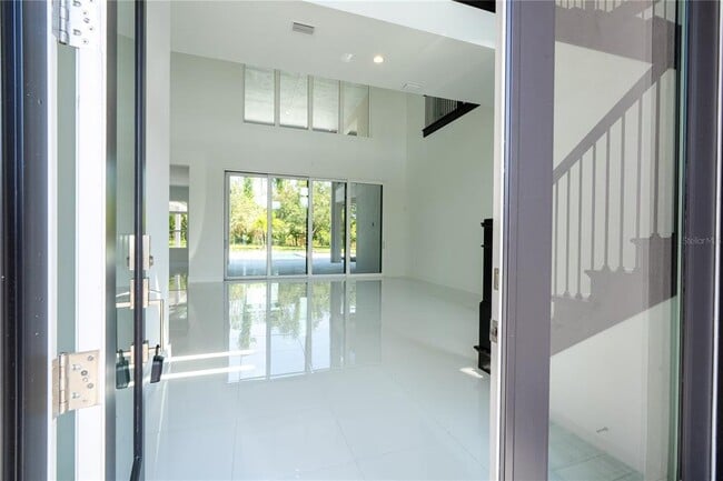 Building Photo - 16044 Pendio Dr
