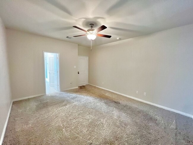 Building Photo - AVAILABLE NOW - Beautiful Temple Home