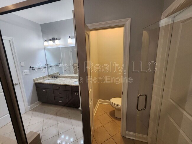 Building Photo - 200 Marion Pl NE