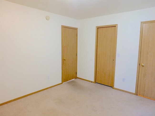 Building Photo - 2 Bed 1.5 Bath Home on Corner Lot w/ Garag...