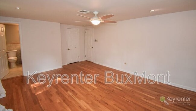 Building Photo - 5 Cedar Woods Dr