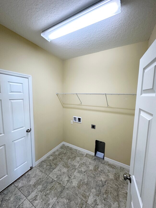 Building Photo - 6 Prince Eric Ln
