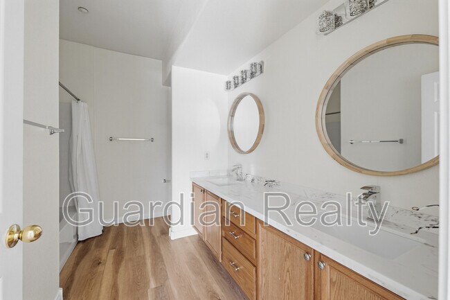 Building Photo - 830 Carnegie St