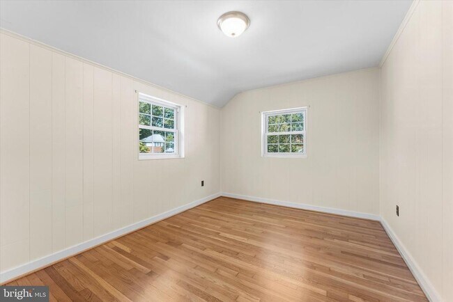 Building Photo - 9 N Greenbrier St