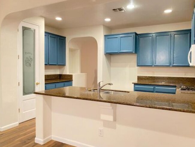 Building Photo - Amazing (Natomas) 4/2 Single Story!  Please read ad for viewings.