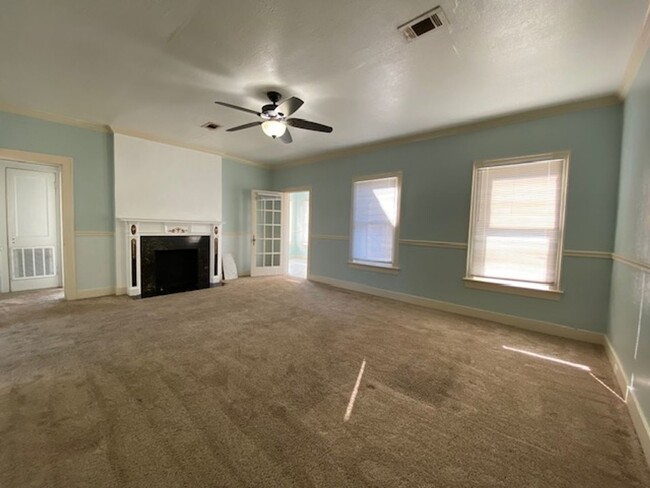 Building Photo - 2 Bedroom 1 Bath Historical Highland Upsta...