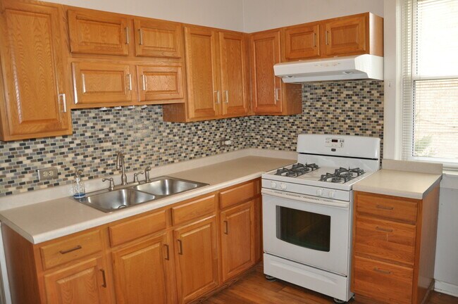 Building Photo - 3332 N Bell Ave