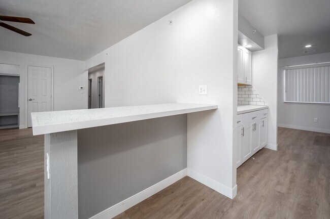 Building Photo - * $300 Off April and May Rent * Beautiful 1 bedroom apartment *