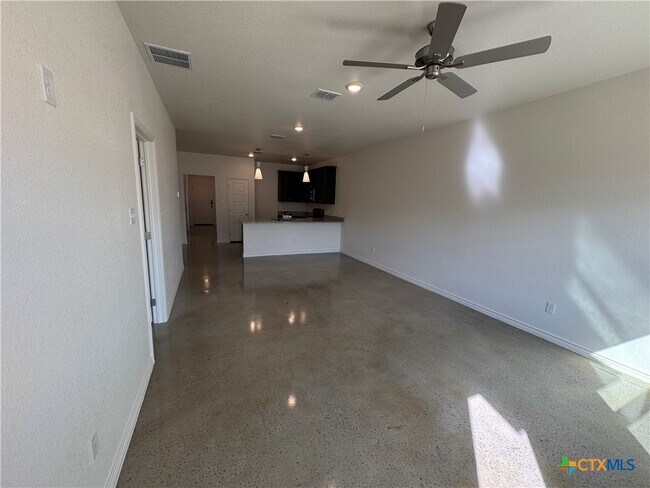 Building Photo - 3900 American Elm Dr