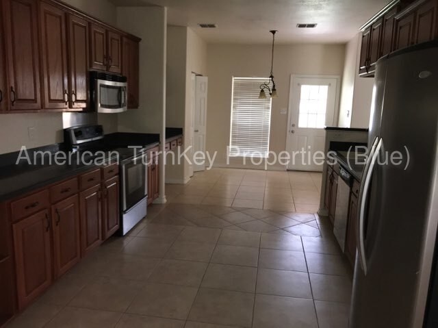 Building Photo - Rare find custom stucco home