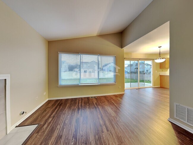 Building Photo - 2611 Sierra Ave