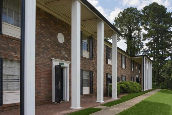 Building Entrance - Wynridge Apartments
