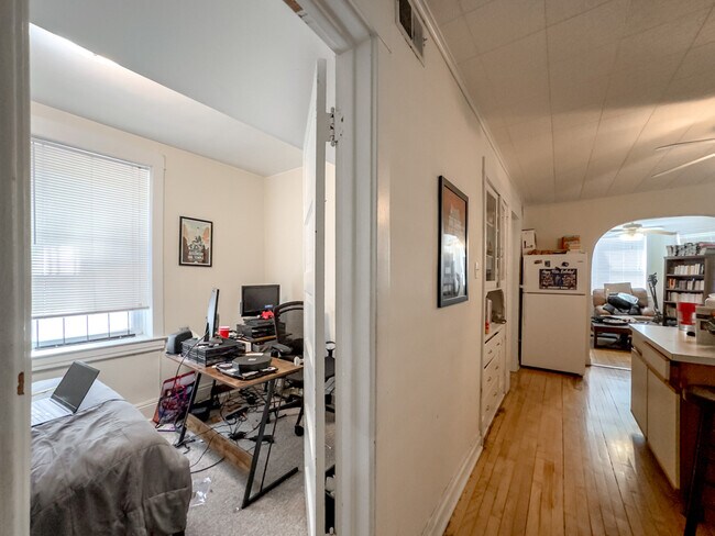 Building Photo - 1414 W Henderson St