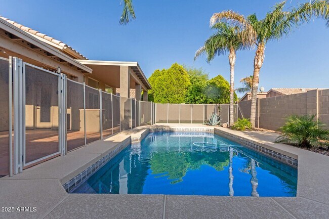 Building Photo - 3 bed, 2.5 bath Scottsdale home with POOL