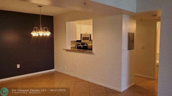 Building Photo - 2731 Ocean Club Blvd