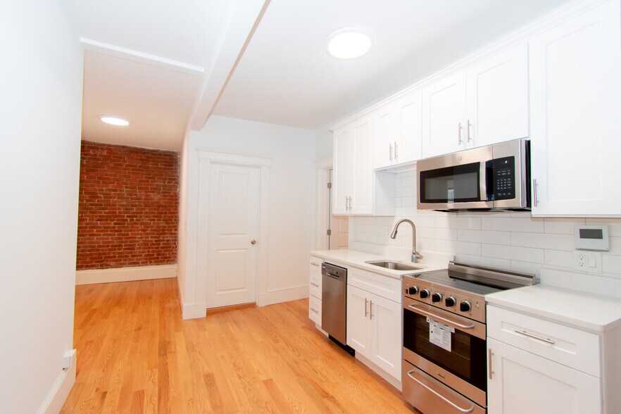 Building Photo - 34 Westland Ave