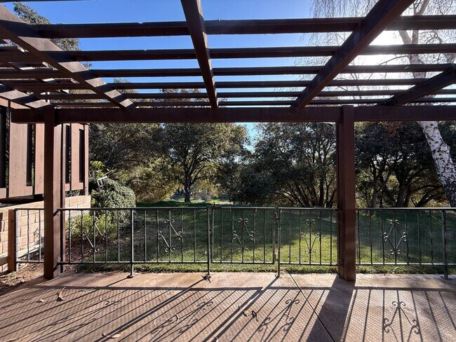 Building Photo - Orcutt Single Story Condo in The Gated Community of Creekridge Villas