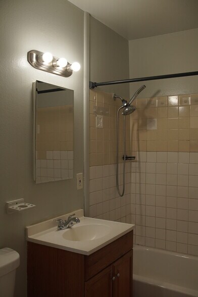 Building Photo - 705 Morgan Ave