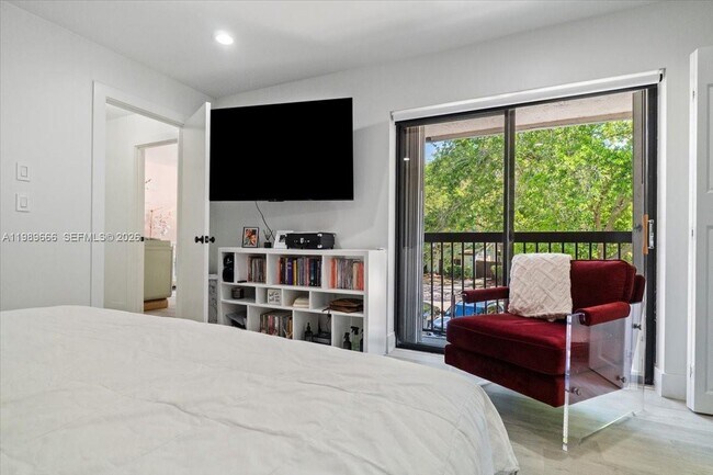 Building Photo - 3627 Cocoplum Cir