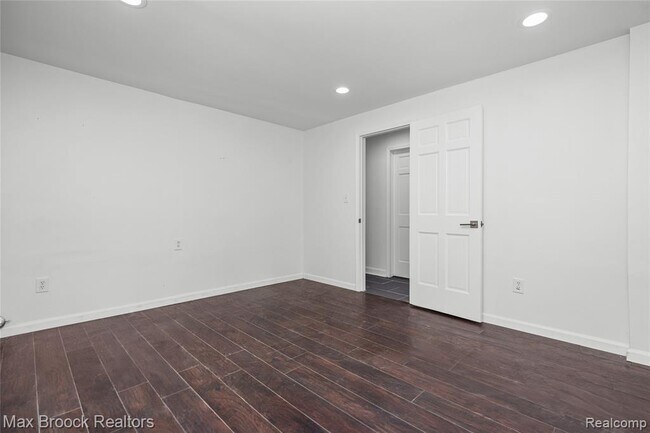 Building Photo - 3332 Barlyn Ln