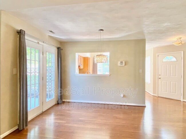 Building Photo - 145 Bridle Ln