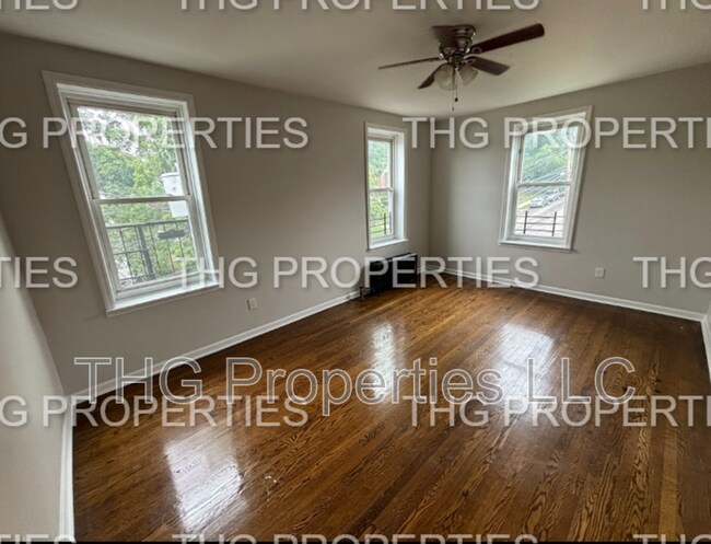 Building Photo - 490 Tremont Ave