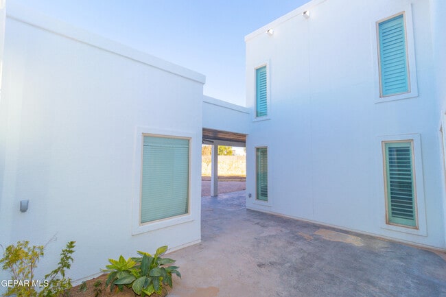 Building Photo - 864 Lemington St