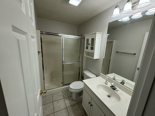 Building Photo - 1364 Milldale Dr