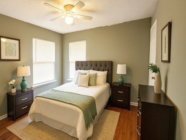 Building Photo - Spacious 4-bedroom, 3-bath home in desirab...