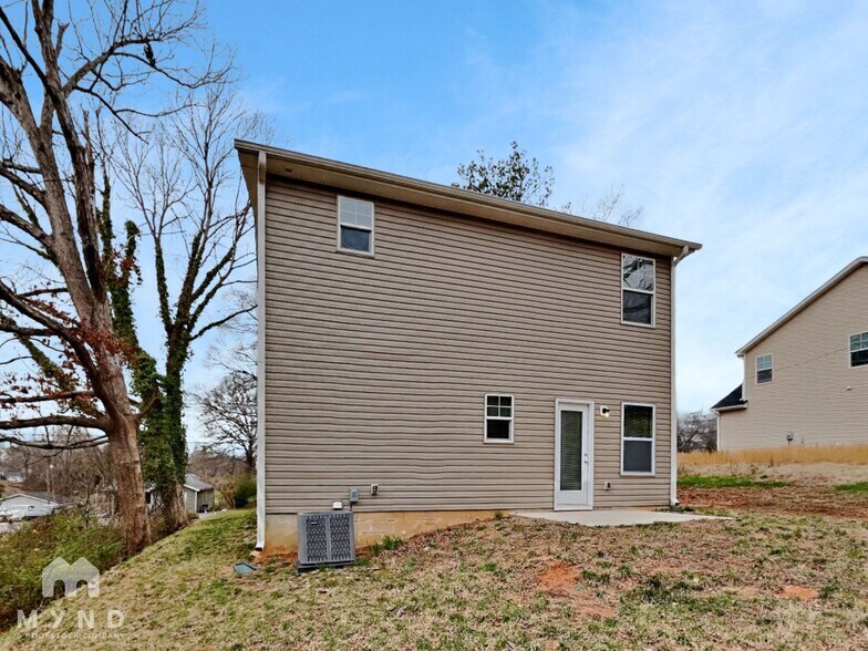 Building Photo - 410 S Gray St