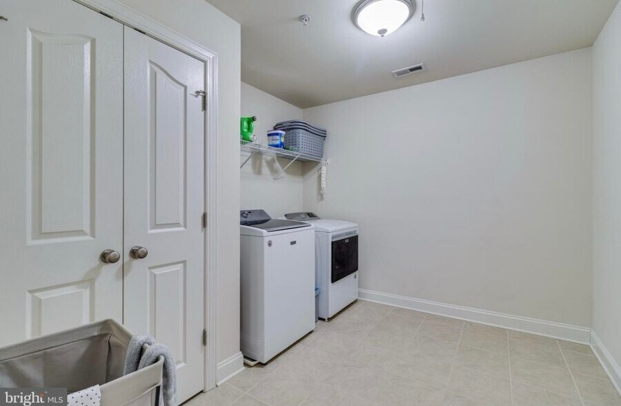 Building Photo - 46841 Shelton Dr